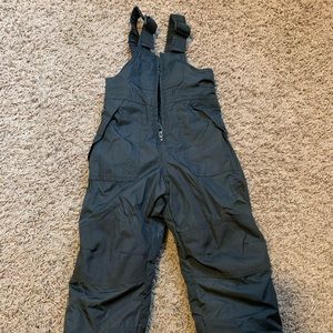 Size 2T snow bibs like new, never worn